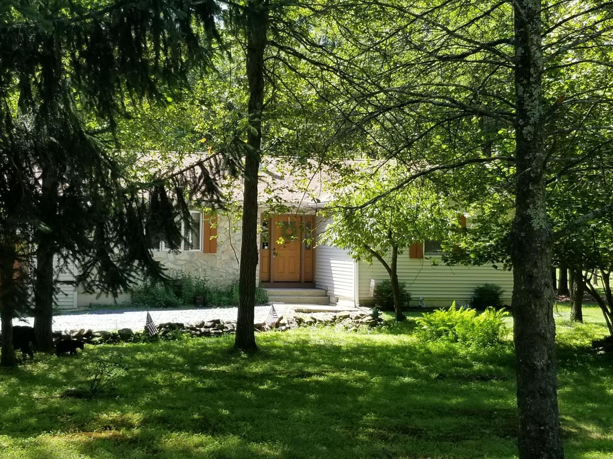Serenity And Fun All In One In This Cozy Pocono Cabin Jim Thorpe Exterior photo